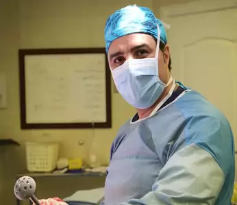  صحبت های دکتر علیرضا امین جواهری در مورد عوارض تعویض مفصل زانو